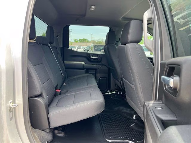 2021 Silver Ice Metallic Chevrolet Silverado 1500 LT 4X4 Truck