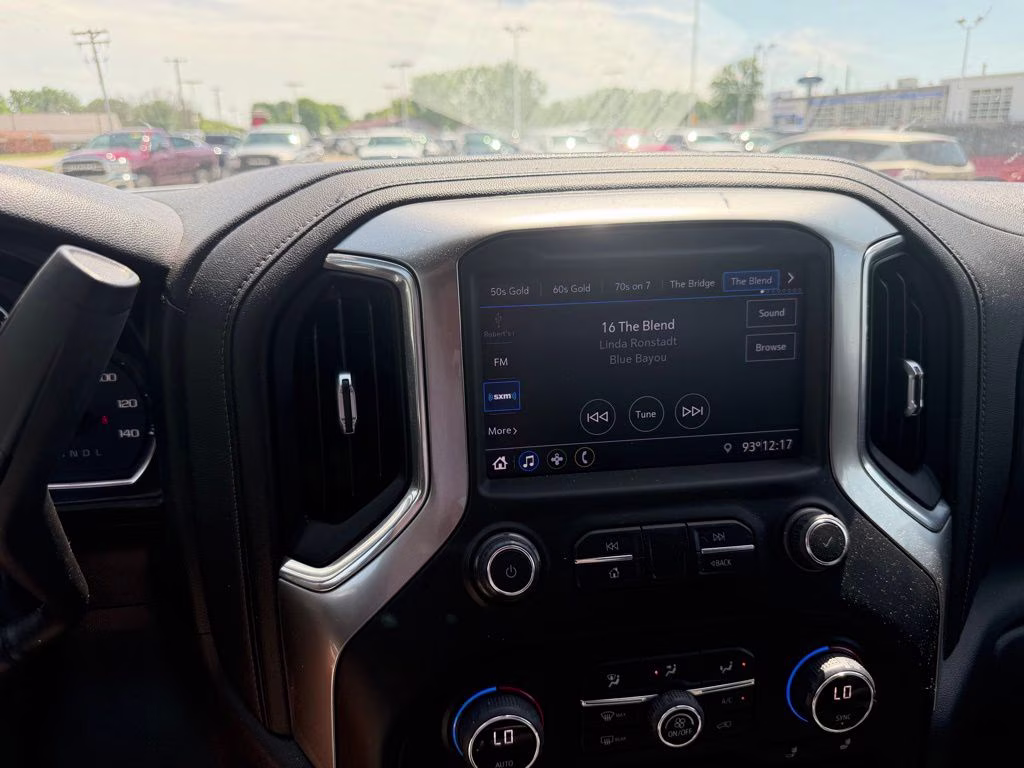 2021 Silver Ice Metallic Chevrolet Silverado 1500 LT 4X4 Truck