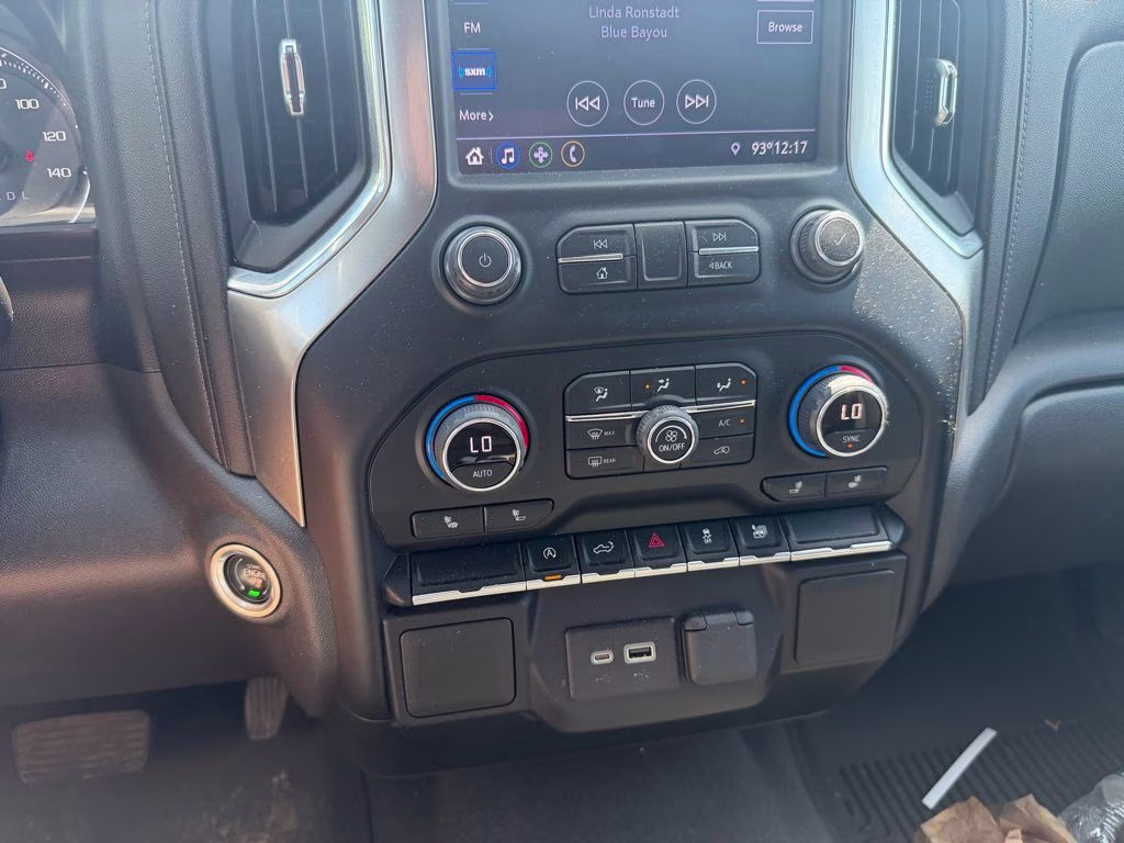 2021 Silver Ice Metallic Chevrolet Silverado 1500 LT 4X4 Truck