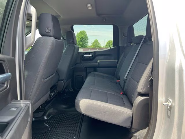 2021 Silver Ice Metallic Chevrolet Silverado 1500 LT 4X4 Truck