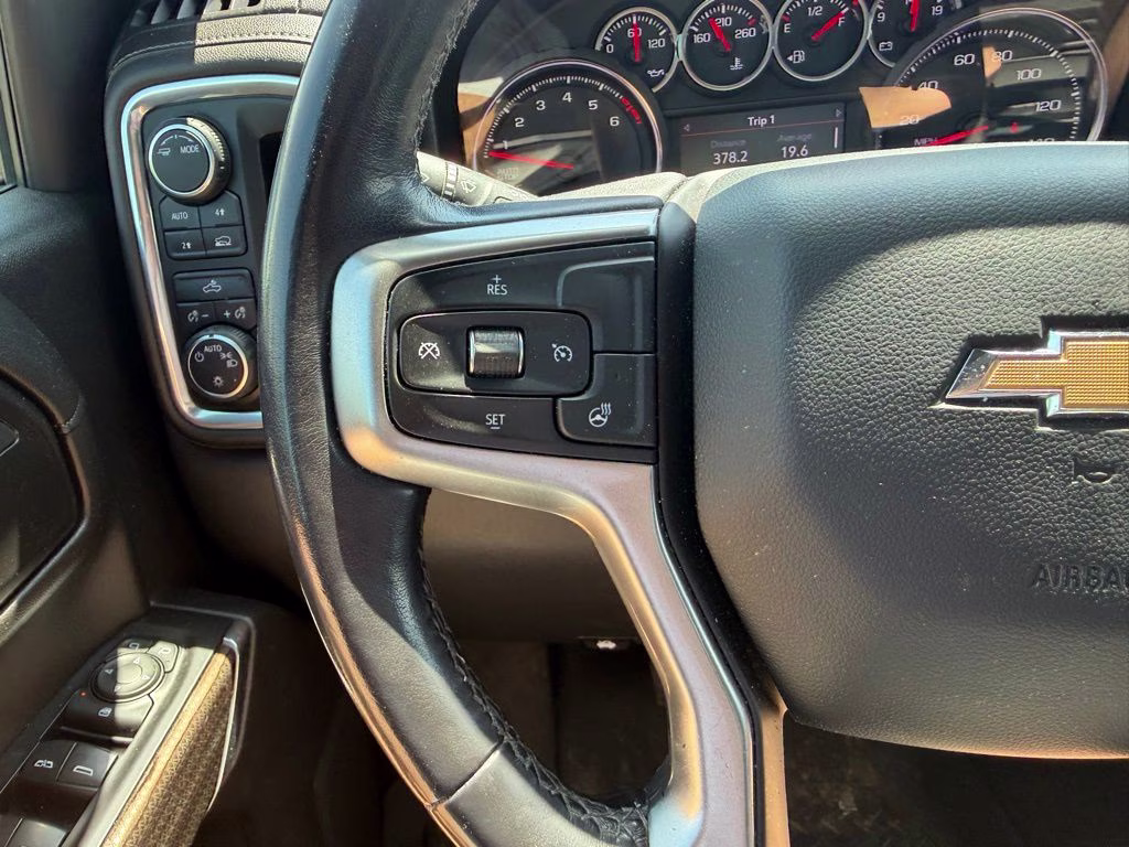 2021 Silver Ice Metallic Chevrolet Silverado 1500 LT 4X4 Truck