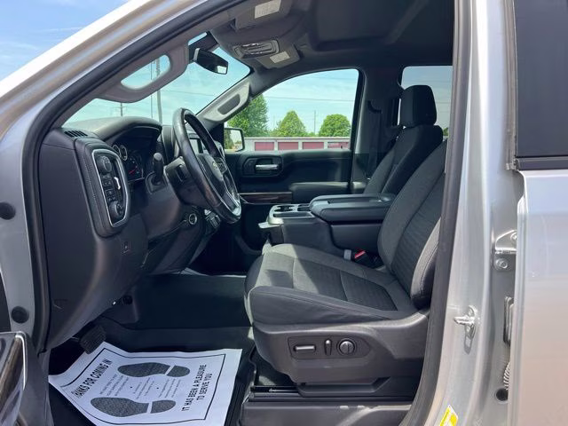 2021 Silver Ice Metallic Chevrolet Silverado 1500 LT 4X4 Truck