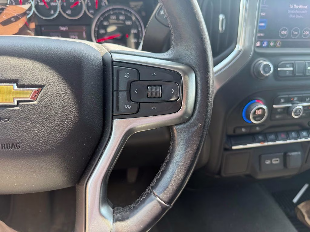 2021 Silver Ice Metallic Chevrolet Silverado 1500 LT 4X4 Truck