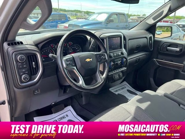 2021 Silver Ice Metallic Chevrolet Silverado 1500 LT 4X4 Truck
