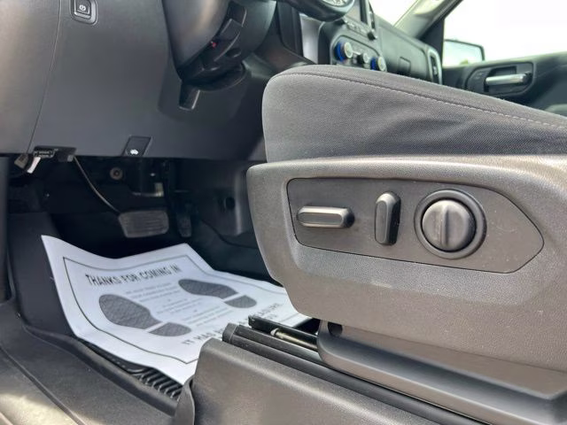 2021 Silver Ice Metallic Chevrolet Silverado 1500 LT 4X4 Truck