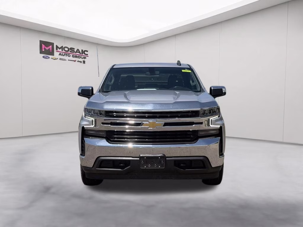 2021 Silver Ice Metallic Chevrolet Silverado 1500 LT 4X4 Truck