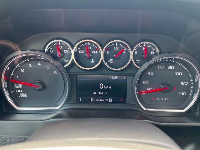 2021 Silver Ice Metallic Chevrolet Silverado 1500 LT 4X4 Truck