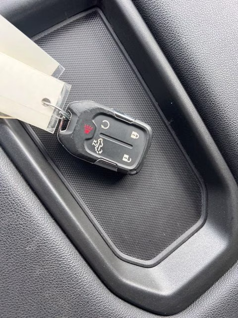 2021 Silver Ice Metallic Chevrolet Silverado 1500 LT 4X4 Truck