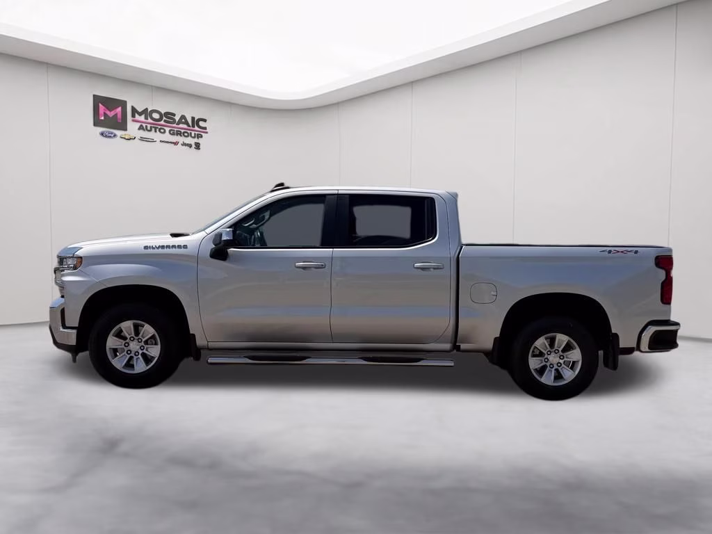 2021 Silver Ice Metallic Chevrolet Silverado 1500 LT 4X4 Truck