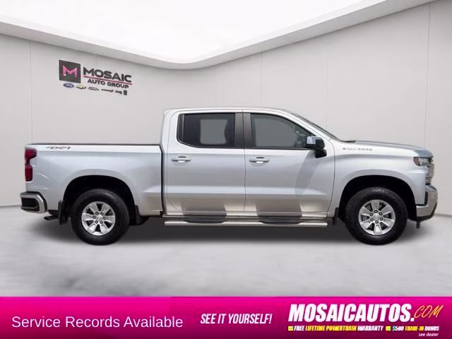 2021 Silver Ice Metallic Chevrolet Silverado 1500 LT 4X4 Truck