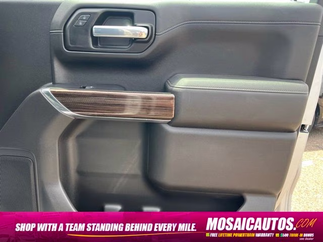 2021 Silver Ice Metallic Chevrolet Silverado 1500 LT 4X4 Truck