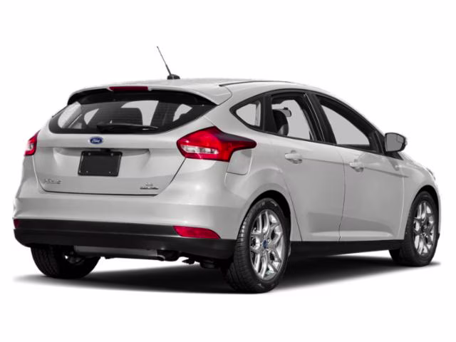 2015 Oxford White Ford Focus SE FWD Hatchback