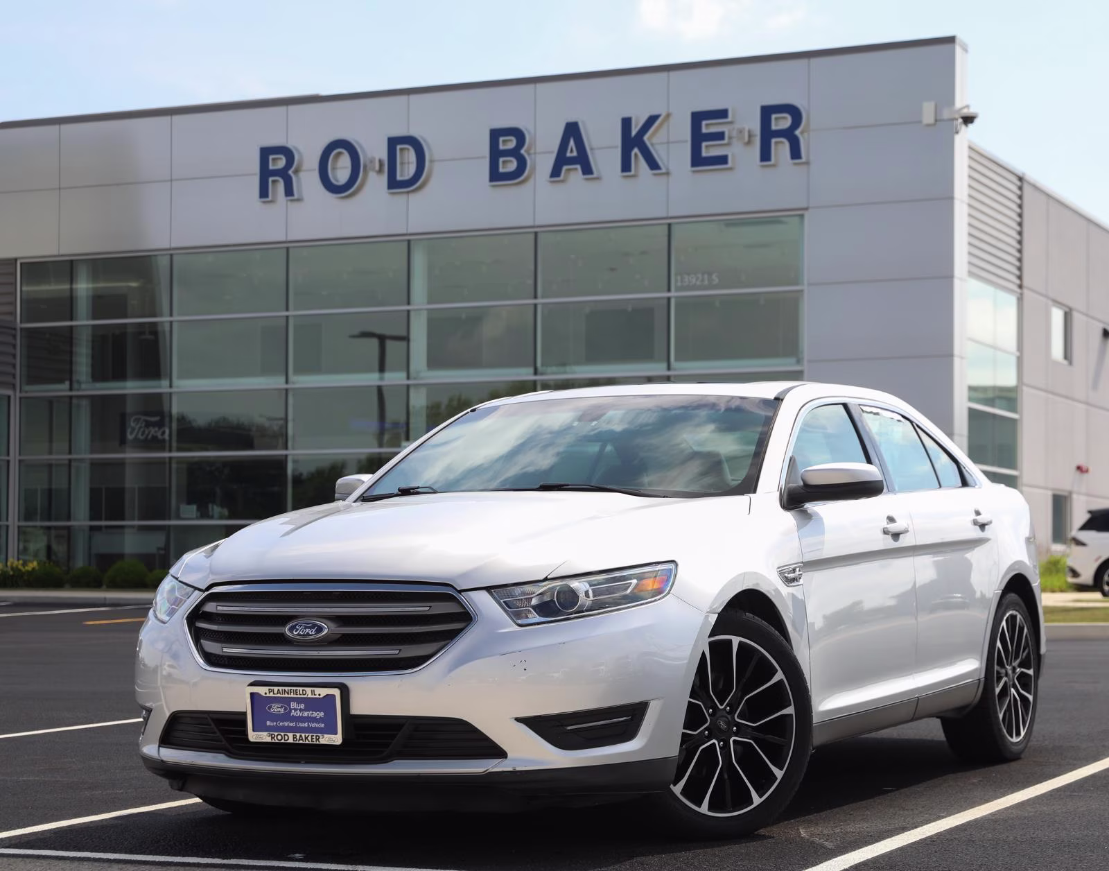 2018 Ford Taurus SEL FWD's photo