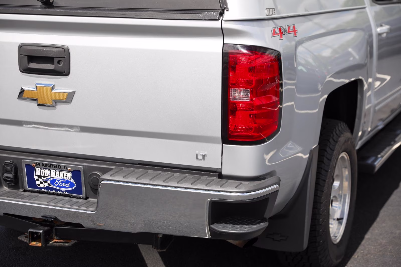2015 Silver Ice Metallic Chevrolet Silverado 1500 LT 4X4 Truck