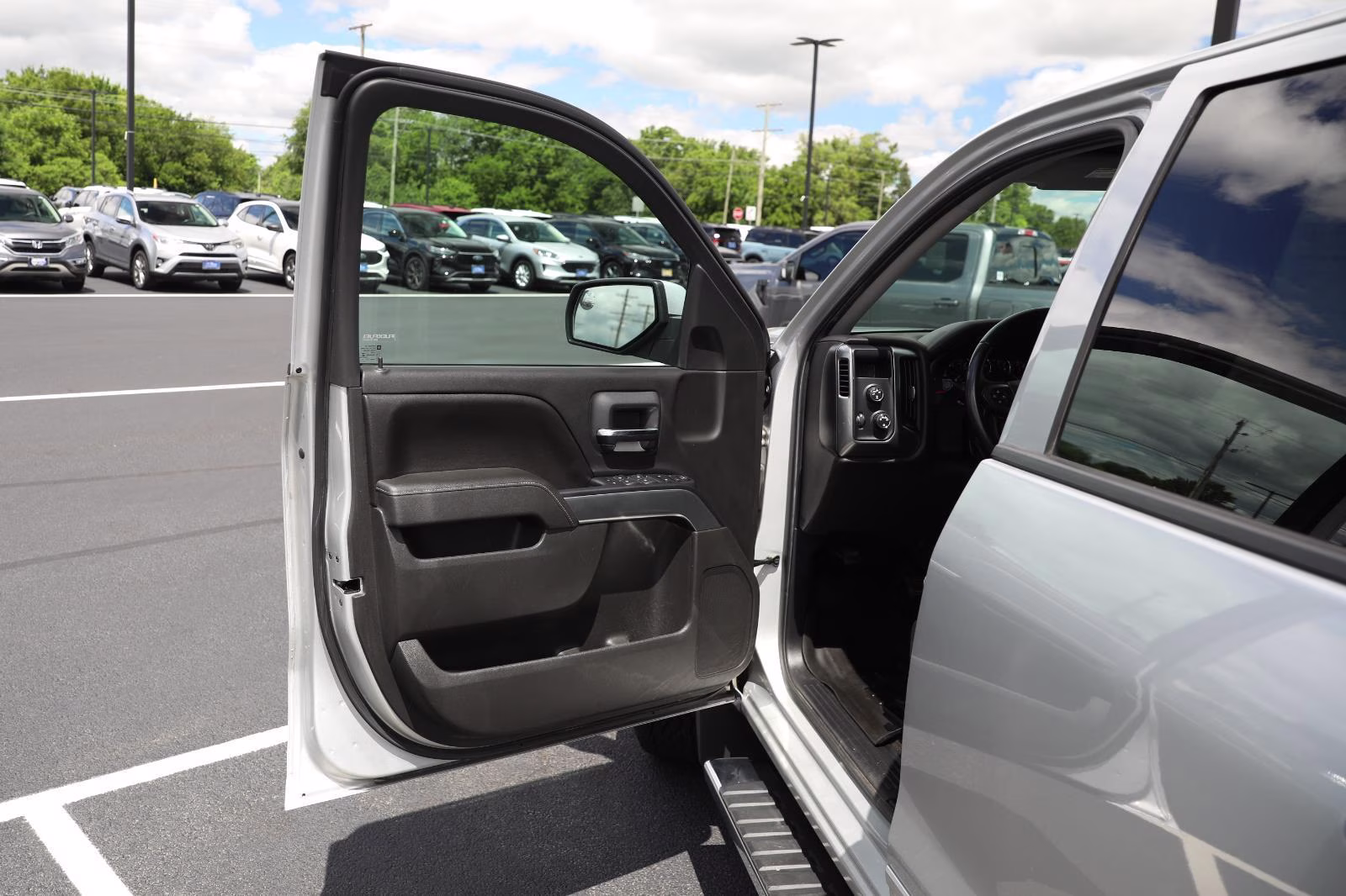 2015 Silver Ice Metallic Chevrolet Silverado 1500 LT 4X4 Truck