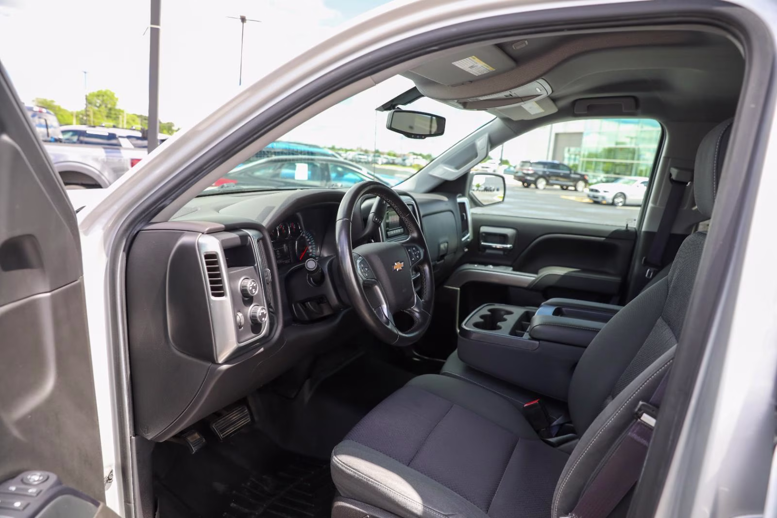 2015 Silver Ice Metallic Chevrolet Silverado 1500 LT 4X4 Truck