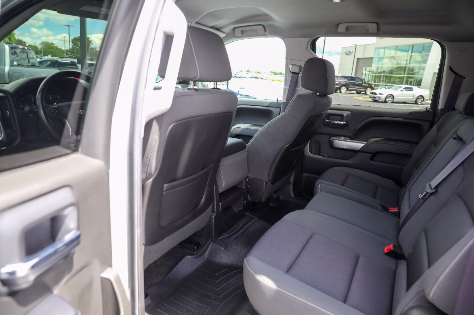 2015 Silver Ice Metallic Chevrolet Silverado 1500 LT 4X4 Truck