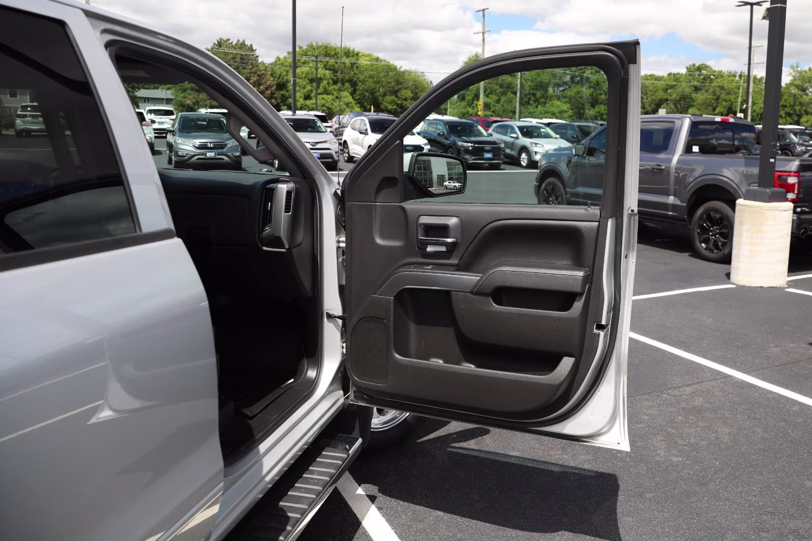 2015 Silver Ice Metallic Chevrolet Silverado 1500 LT 4X4 Truck