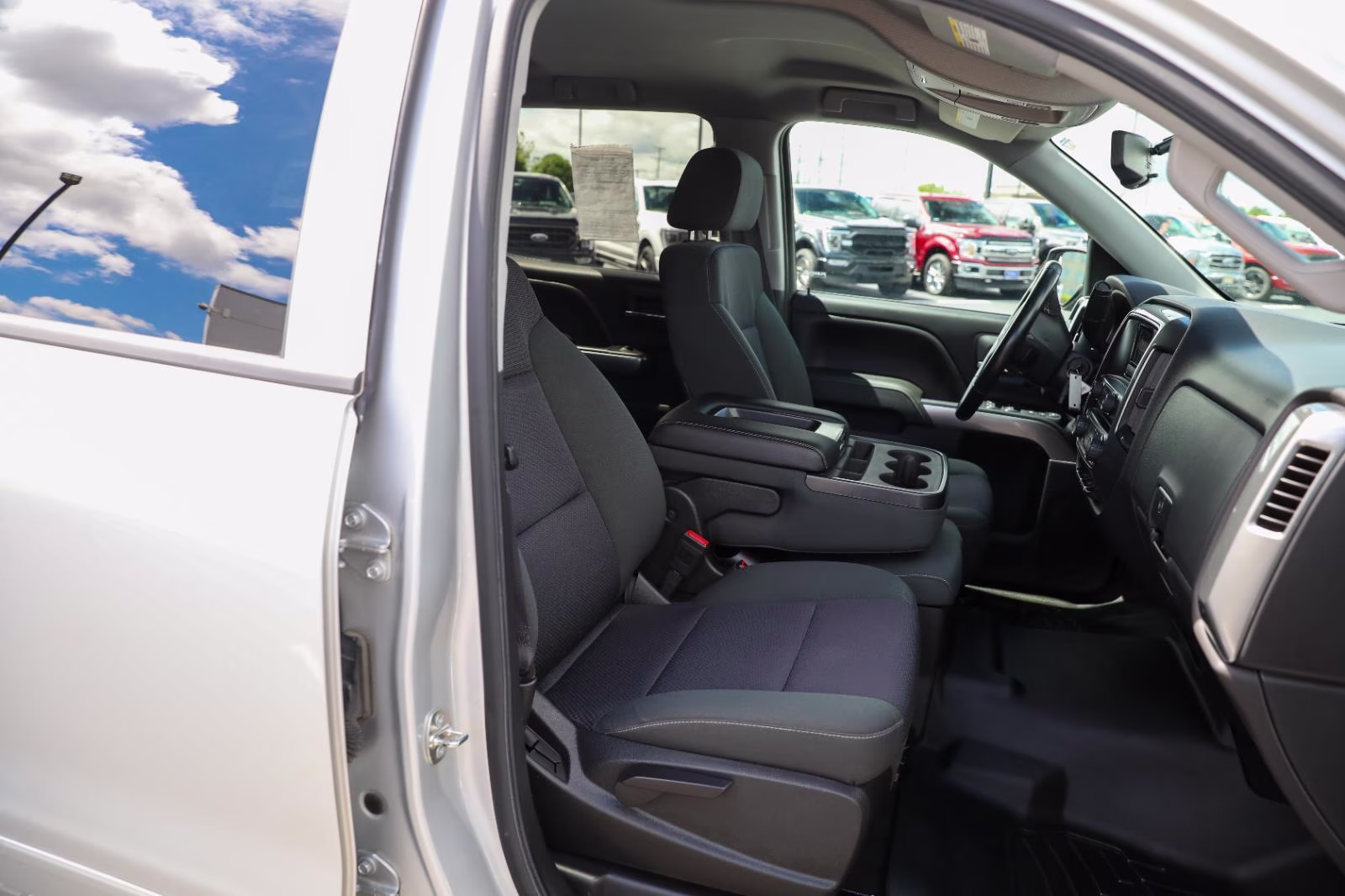 2015 Silver Ice Metallic Chevrolet Silverado 1500 LT 4X4 Truck