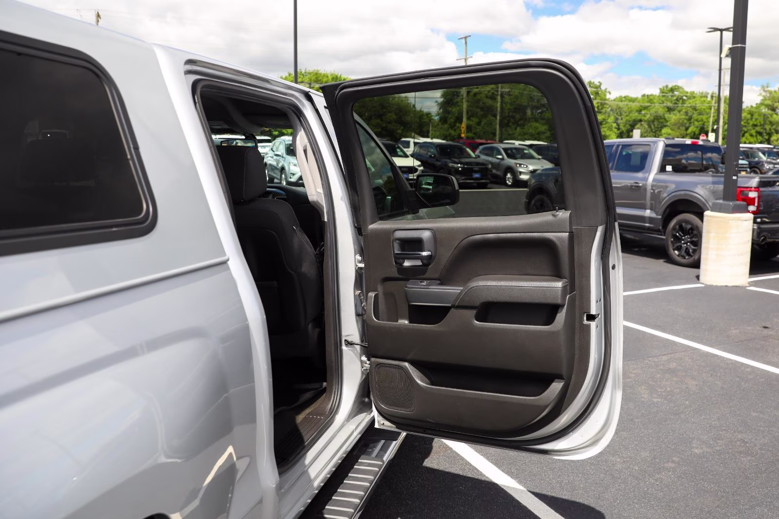 2015 Silver Ice Metallic Chevrolet Silverado 1500 LT 4X4 Truck