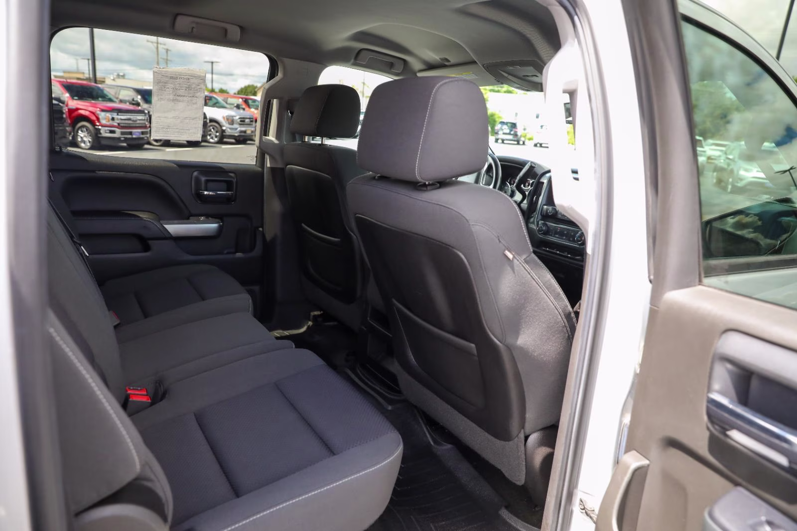 2015 Silver Ice Metallic Chevrolet Silverado 1500 LT 4X4 Truck