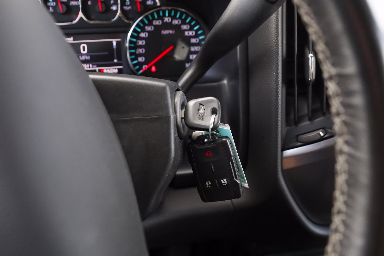2015 Silver Ice Metallic Chevrolet Silverado 1500 LT 4X4 Truck
