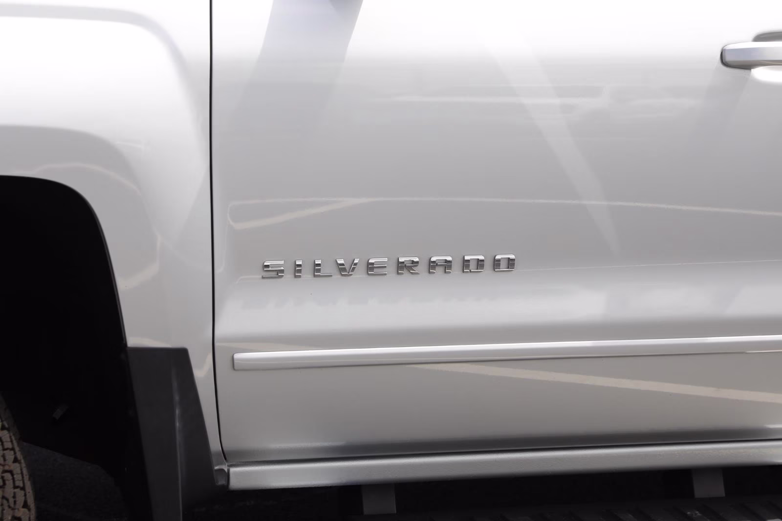 2015 Silver Ice Metallic Chevrolet Silverado 1500 LT 4X4 Truck