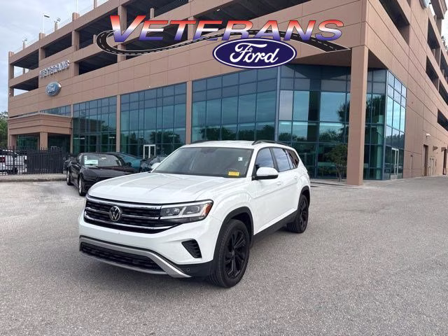 2022 Pure White Volkswagen Atlas 3.6L V6 SE w/Technology FWD SUV