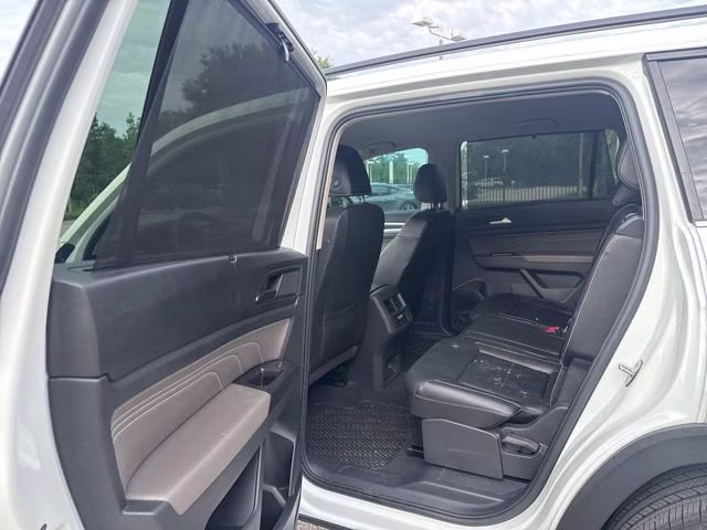 2022 Pure White Volkswagen Atlas 3.6L V6 SE w/Technology FWD SUV