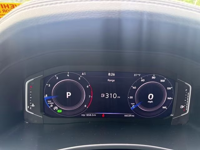 2022 Pure White Volkswagen Atlas 3.6L V6 SE w/Technology FWD SUV
