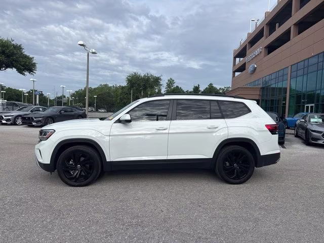 2022 Pure White Volkswagen Atlas 3.6L V6 SE w/Technology FWD SUV