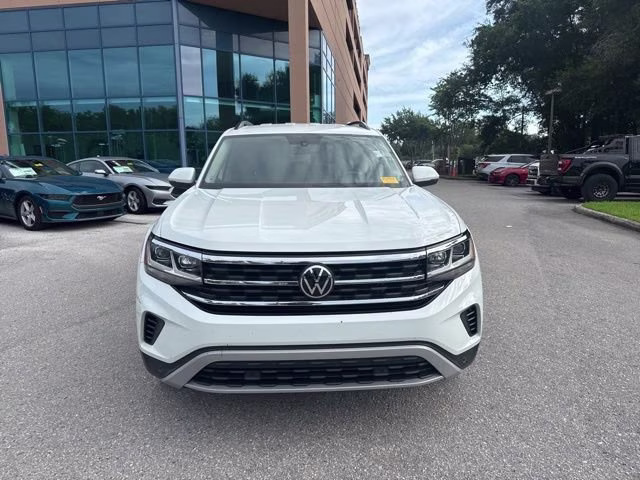 2022 Pure White Volkswagen Atlas 3.6L V6 SE w/Technology FWD SUV
