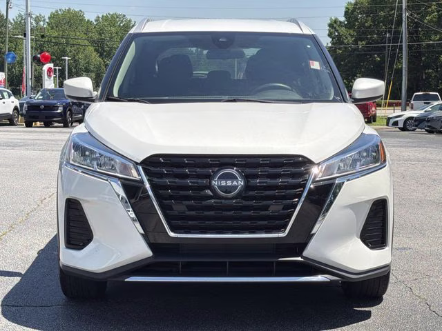 2022 Aspen White Tricoat Nissan Kicks SV FWD SUV