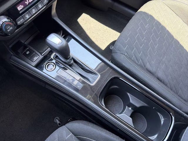 2022 Aspen White Tricoat Nissan Kicks SV FWD SUV