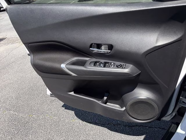 2022 Aspen White Tricoat Nissan Kicks SV FWD SUV