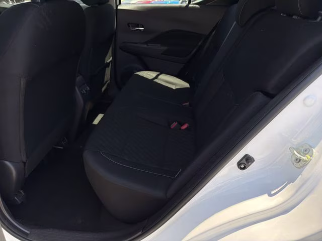 2022 Aspen White Tricoat Nissan Kicks SV FWD SUV