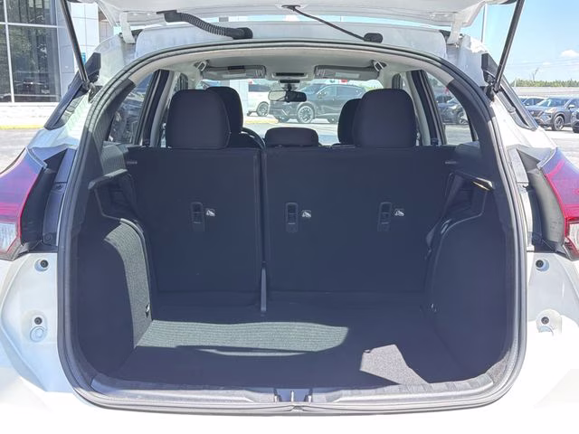 2022 Aspen White Tricoat Nissan Kicks SV FWD SUV