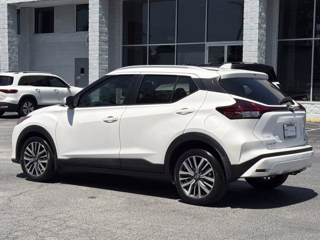 2022 Aspen White Tricoat Nissan Kicks SV FWD SUV
