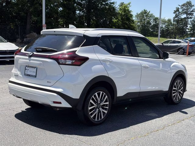 2022 Aspen White Tricoat Nissan Kicks SV FWD SUV