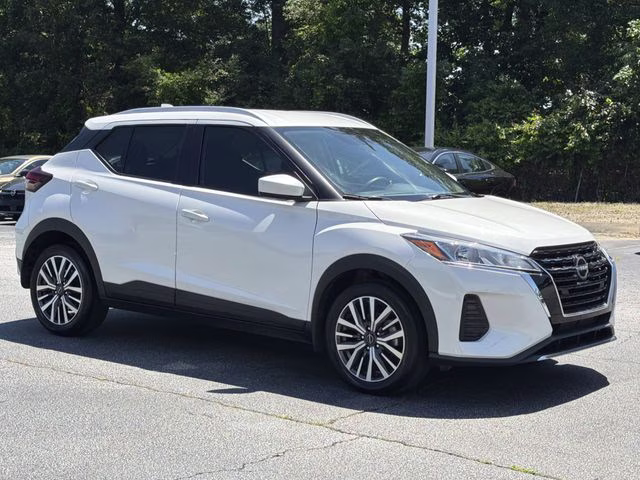 2022 Aspen White Tricoat Nissan Kicks SV FWD SUV