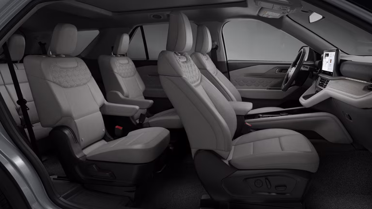 2026 Space White Metallic Ford Explorer Platinum 4X4 SUV