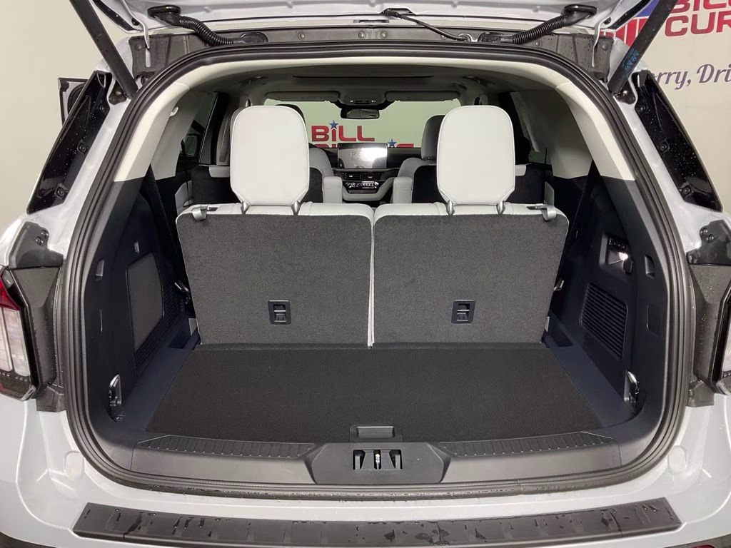 2026 White Metallic Ford Explorer Platinum 4X4 SUV