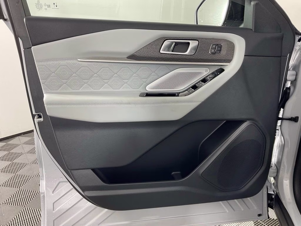 2026 White Metallic Ford Explorer Platinum 4X4 SUV