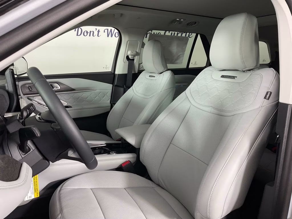 2026 White Metallic Ford Explorer Platinum 4X4 SUV