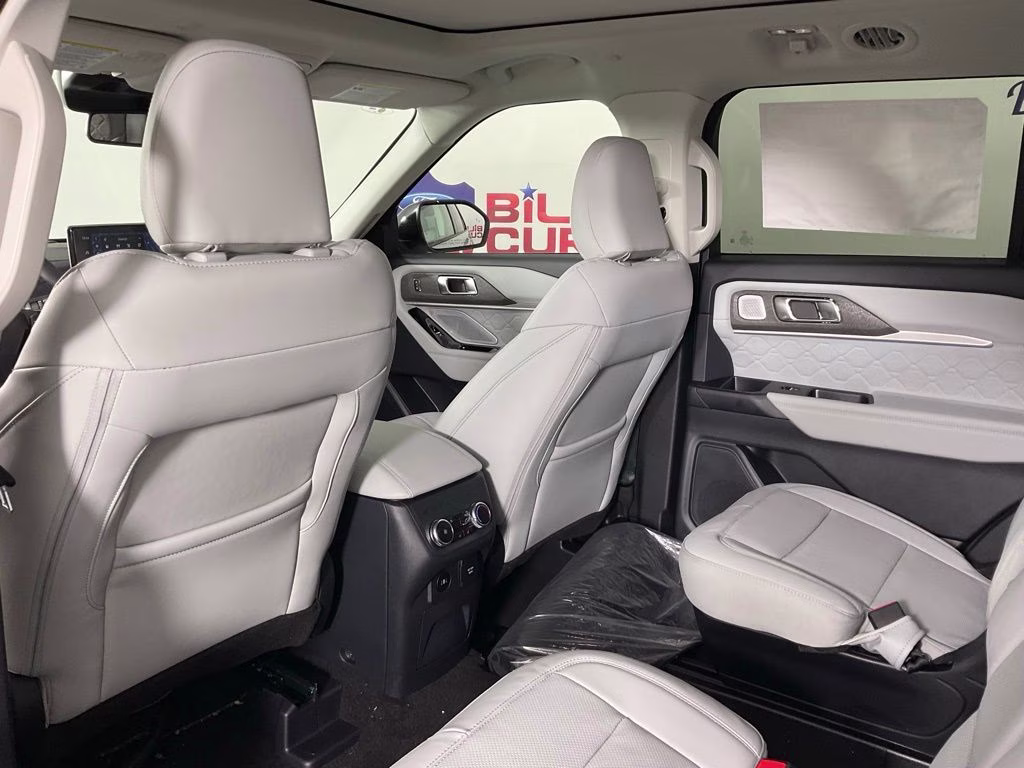 2026 White Metallic Ford Explorer Platinum 4X4 SUV