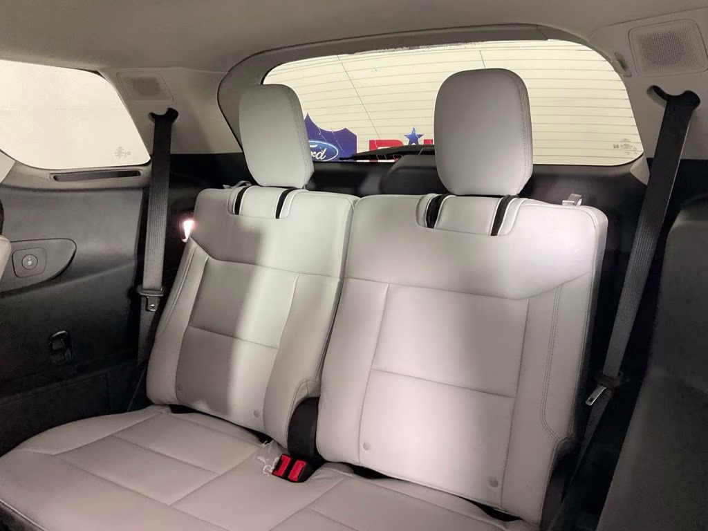 2026 White Metallic Ford Explorer Platinum 4X4 SUV