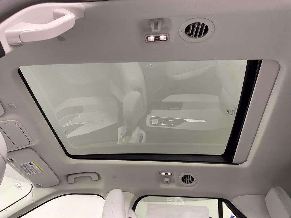 2026 White Metallic Ford Explorer Platinum 4X4 SUV