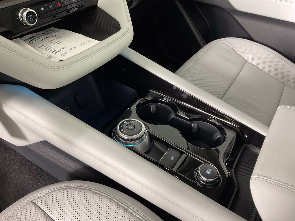 2026 White Metallic Ford Explorer Platinum 4X4 SUV