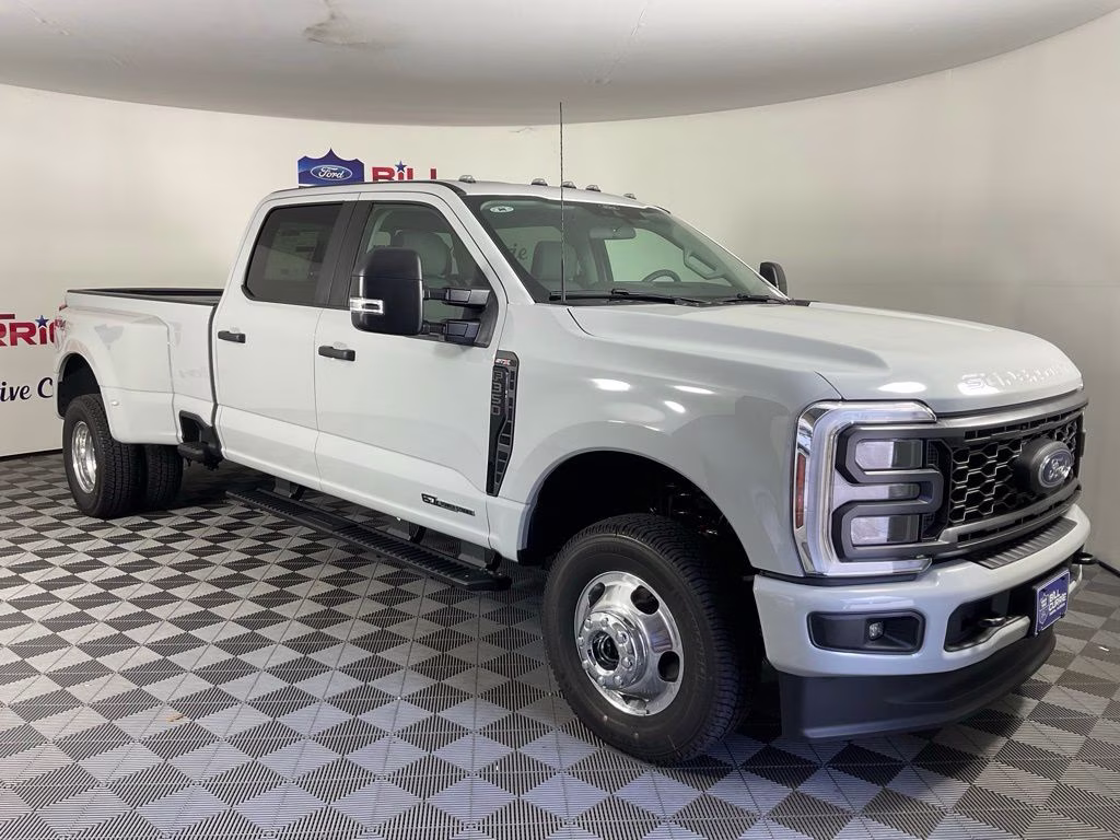 2026 Avalanche Ford Super Duty F-350 DRW XL 4X4 Truck