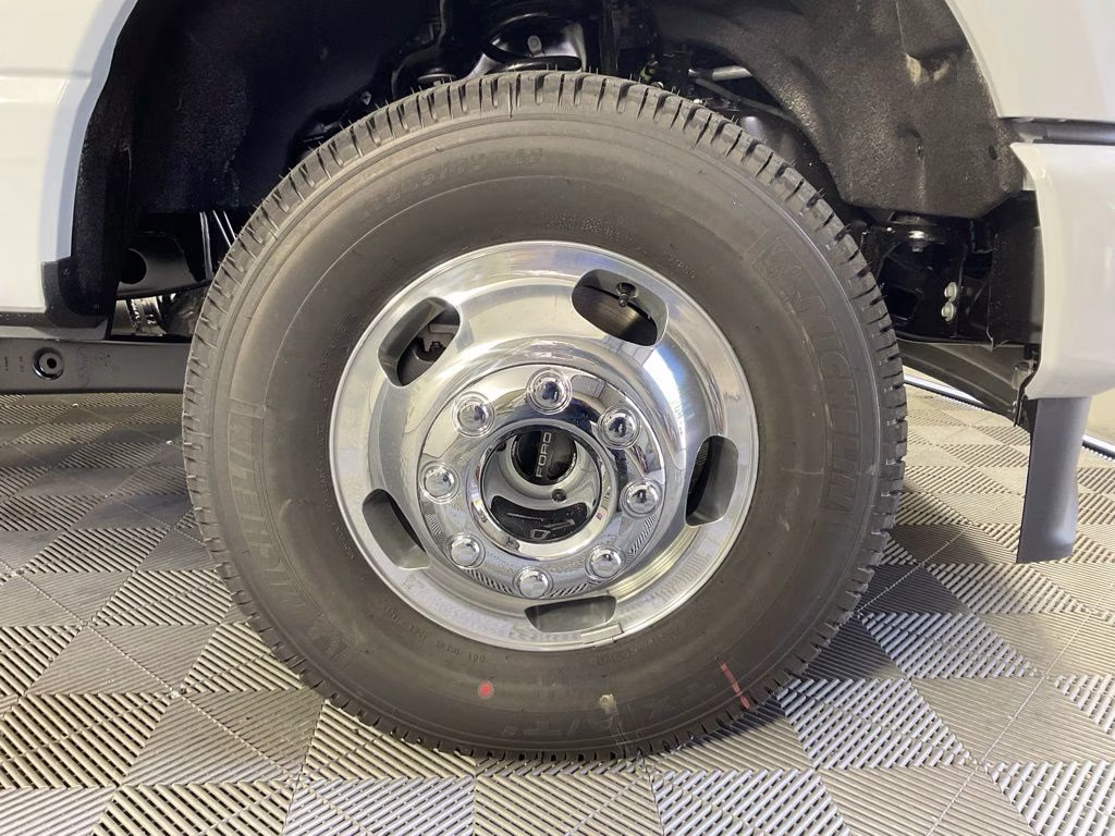 2026 Avalanche Ford Super Duty F-350 DRW XL 4X4 Truck